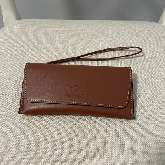 Celine TRIOMPHE worn just a few times. - Picture 5 of 5